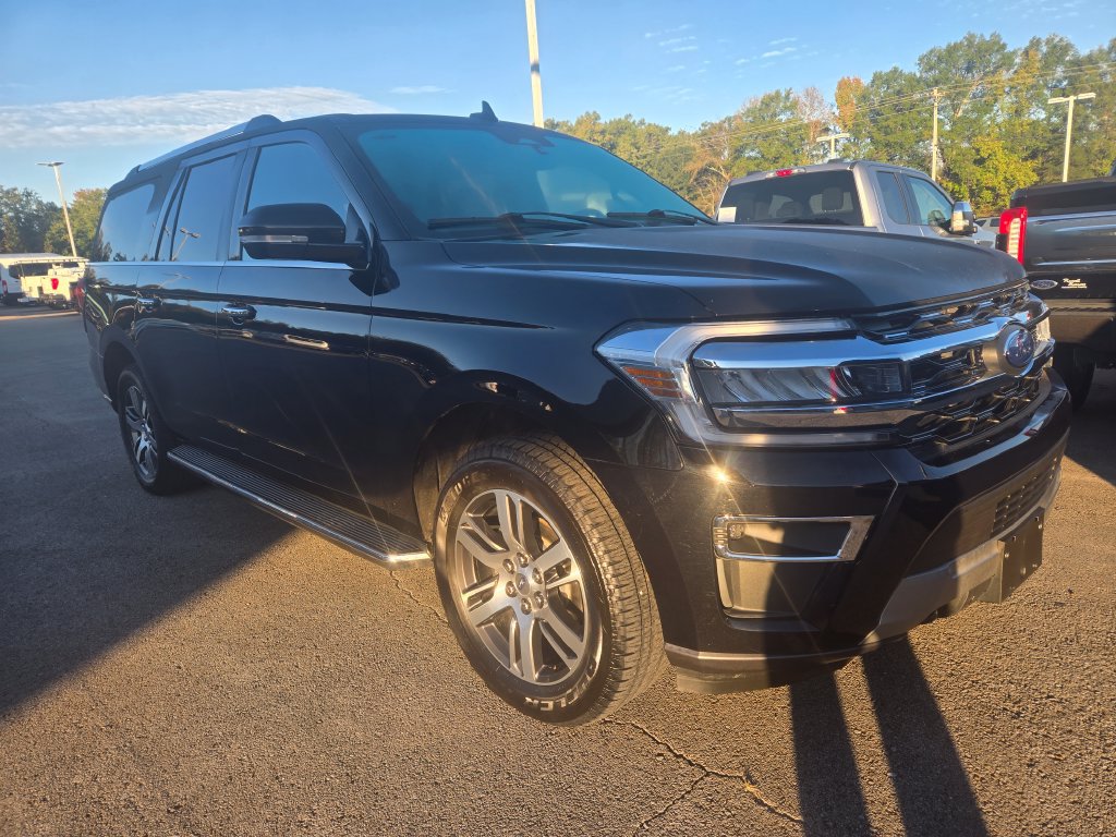 Used 2023 Ford Expedition Max Limited AWD/4WD image 2