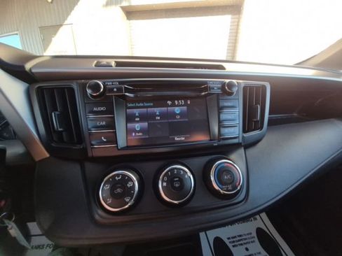 Used 2017 Toyota RAV4 LE image 22