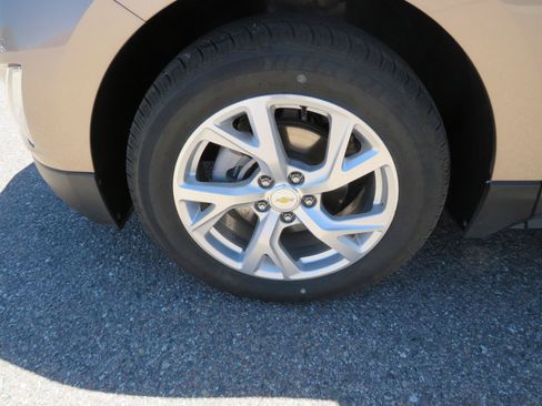 Used 2019 Chevrolet Equinox Premier AWD/4WD image 2