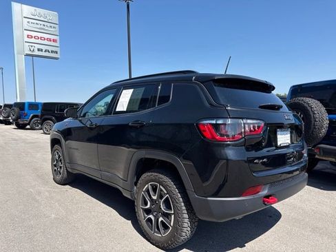 Used 2024 Jeep Compass Trailhawk w/ Sun and Sound Group AWD/4WD image 6