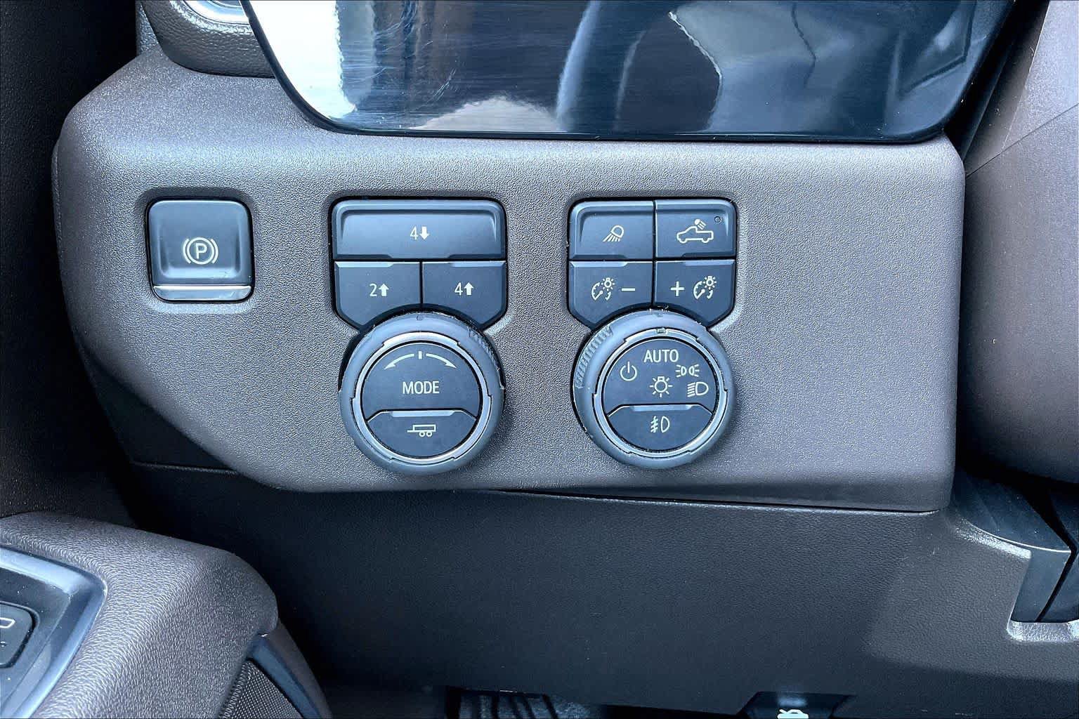 Used 2025 Chevrolet Silverado 3500 LT w/ Texas Edition AWD/4WD image 35