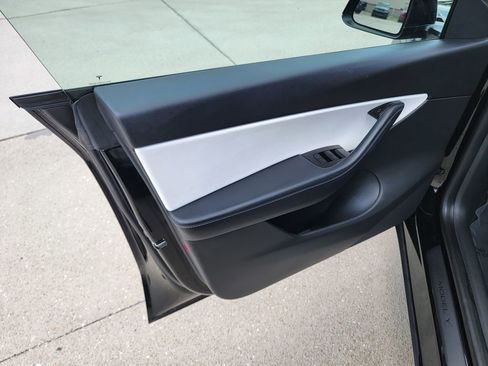 Used 2021 Tesla Model Y Long Range AWD/4WD image 13