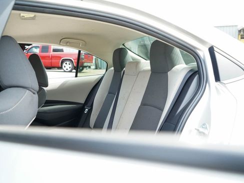 Used 2022 Toyota Corolla L image 30