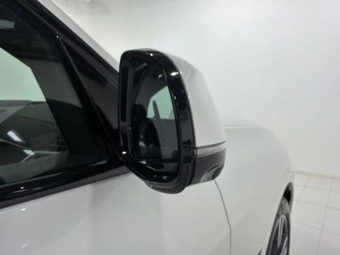 Certified 2024 BMW X7 xDrive40i w/ M Sport Package AWD/4WD image 32