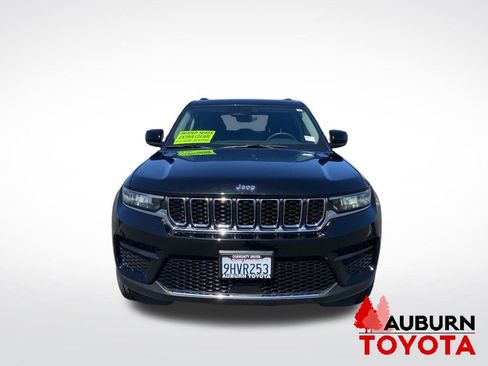 Used 2023 Jeep Grand Cherokee Laredo w/ Luxury Tech Group I AWD/4WD image 2