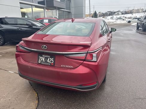 Used 2025 Lexus ES 300h w/ Premium Package image 19
