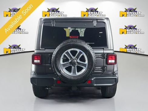Used 2018 Jeep Wrangler Unlimited Sahara AWD/4WD image 6