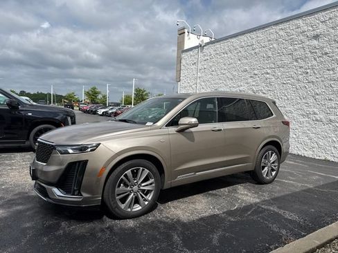 Used 2022 Cadillac XT6 Premium Luxury w/ Technology Package AWD/4WD image 3