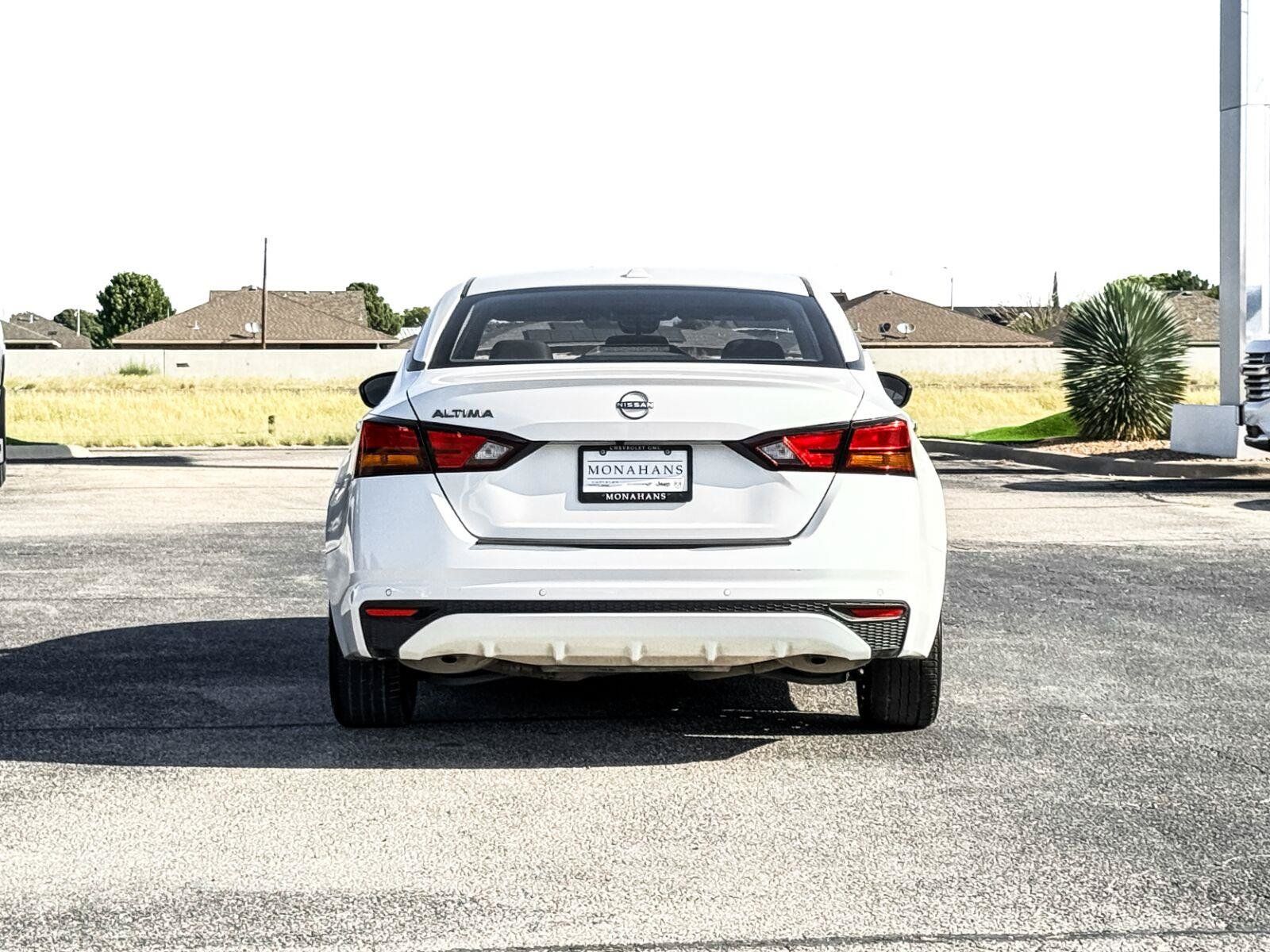 Used 2025 Nissan Altima 2.5 SV FWD image 11