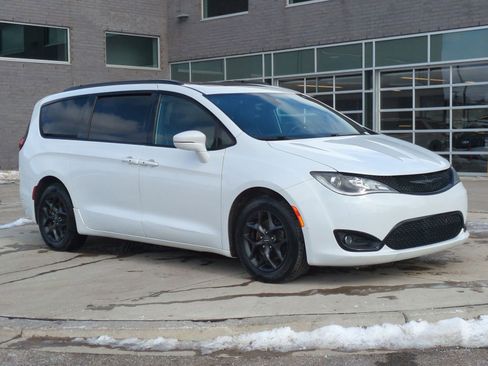 Used 2019 Chrysler Pacifica Limited w/ S Appearance Package image 10