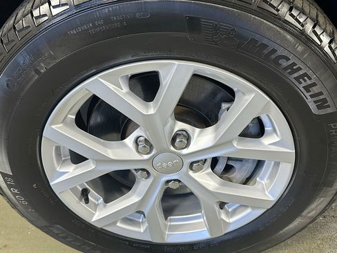 Used 2023 Jeep Grand Cherokee L Limited image 33