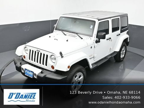 Used 2013 Jeep Wrangler Unlimited Sahara w/ Trailer Tow Group AWD/4WD image 21