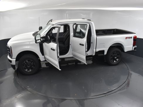 Used 2024 Ford F250 XL w/ STX Appearance Package image 30