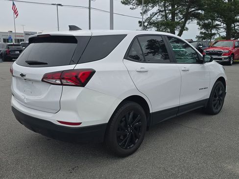 Certified 2023 Chevrolet Equinox LS w/ LS Convenience Package FWD image 3