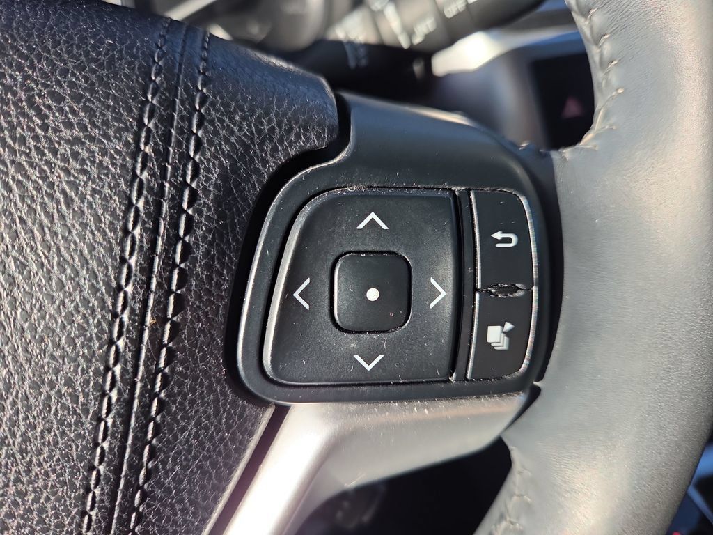 Used 2016 Toyota Highlander XLE AWD/4WD image 31