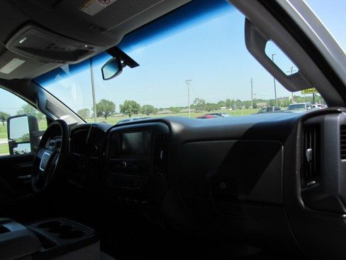 Used 2018 GMC Sierra 2500 4x4 Double Cab w/ Sierra Convenience Package image 8