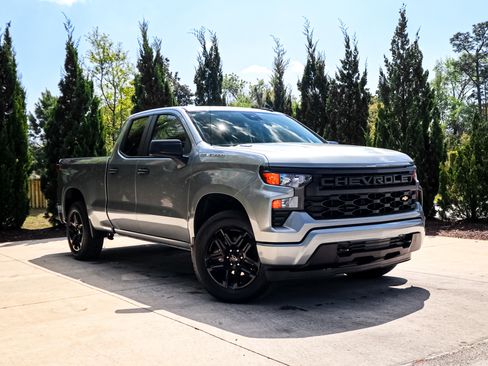 Used 2026 Chevrolet Silverado 1500 Custom image 2