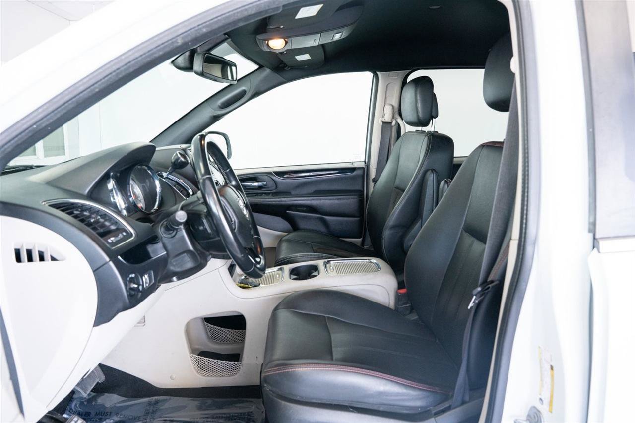 Used 2019 Dodge Grand Caravan SXT FWD image 14