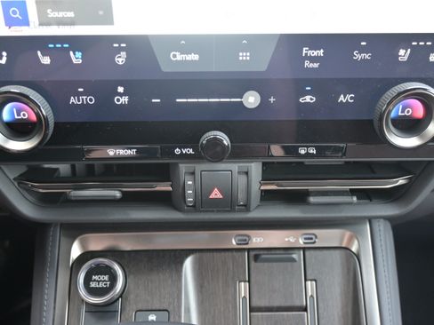 Used 2024 Lexus GX 550 w/ Cold Area Package AWD/4WD image 28