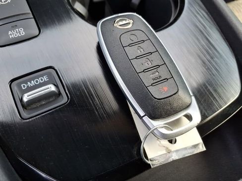 Used 2025 Nissan Rogue SV FWD image 22