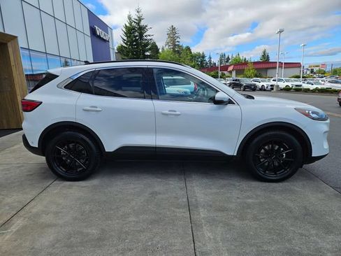 Used 2020 Ford Escape Titanium AWD/4WD image 4