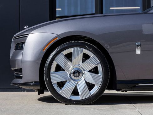 Used 2025 Rolls-Royce Spectre image 13