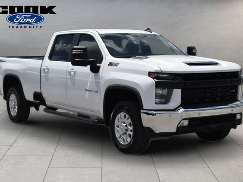 Used 2022 Chevrolet Silverado 2500 LT w/ Convenience Package AWD/4WD image 2