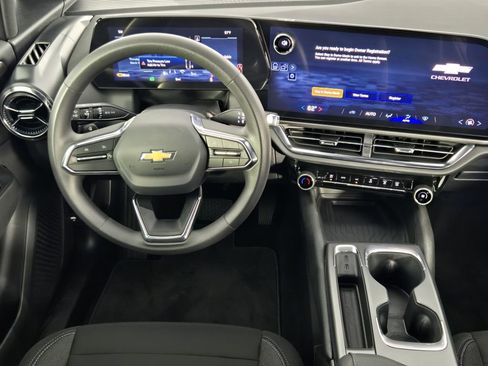 New 2026 Chevrolet Equinox EV LT image 28