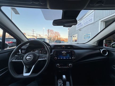 Used 2024 Nissan Versa SR image 23