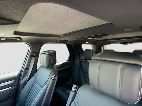 New 2026 Land Rover Discovery Limited Edition AWD/4WD image 27