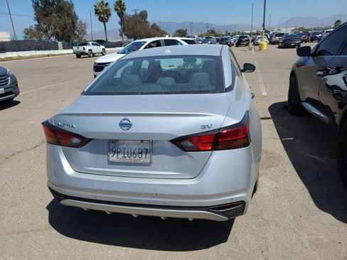 Used 2021 Nissan Altima 2.5 SV FWD image 4