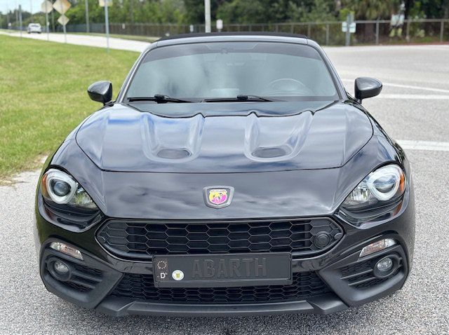 Used 2018 FIAT 124 Spider Abarth RWD image 4