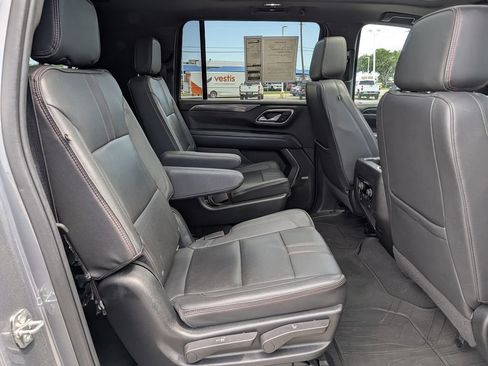 Used 2022 Chevrolet Suburban RST w/ Luxury Package AWD/4WD image 32