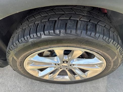 Used 2018 Ford Explorer XLT w/ Equipment Group 202A AWD/4WD image 4