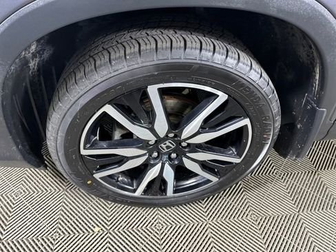 Used 2019 Honda Pilot Touring image 11