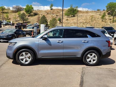 Used 2021 Kia Sorento LX FWD image 4