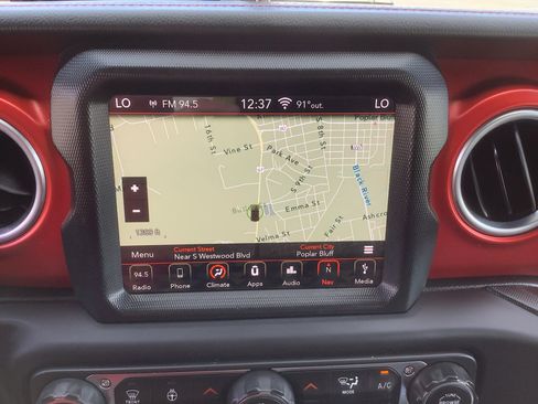 Used 2018 Jeep Wrangler Unlimited Rubicon w/ Dual Top Group AWD/4WD image 16