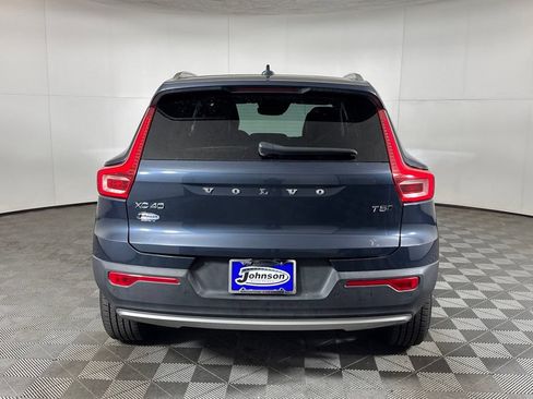 Used 2022 Volvo XC40 T5 Momentum AWD/4WD image 6