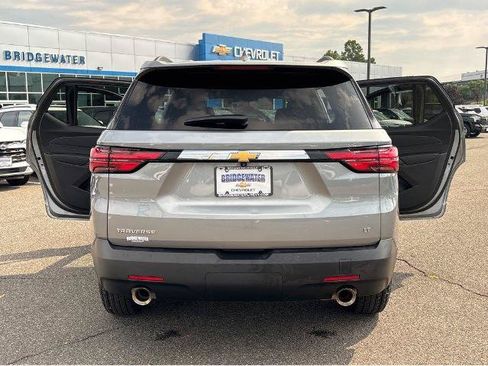 Used 2023 Chevrolet Traverse LT FWD image 12