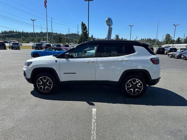 Used 2025 Jeep Compass Trailhawk AWD/4WD image 6