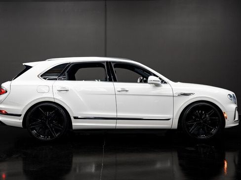 Used 2024 Bentley Bentayga AWD/4WD image 18