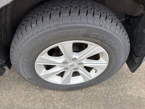Used 2012 Toyota Highlander SE w/ Tow Pkg image 4