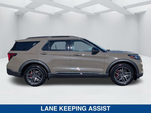 New 2026 Ford Explorer ST-Line w/ ST-Line Street Pack RWD image 5