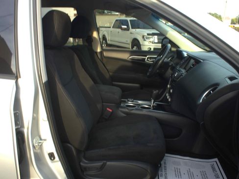 Used 2014 Nissan Pathfinder SV image 21