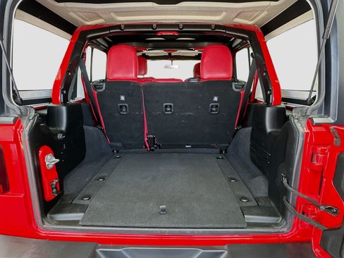 Used 2021 Jeep Wrangler Unlimited Rubicon w/ Safety Group AWD/4WD image 18