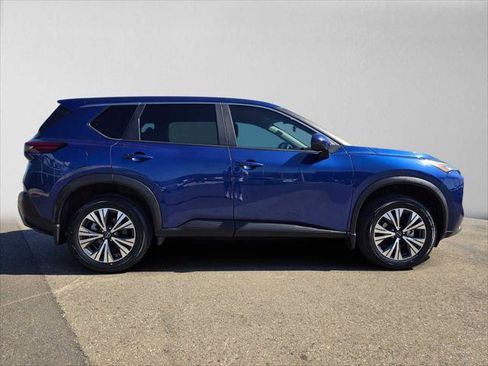 Used 2023 Nissan Rogue SV FWD image 2