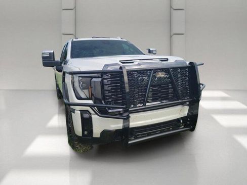 Used 2024 GMC Sierra 2500 Denali Ultimate AWD/4WD image 3