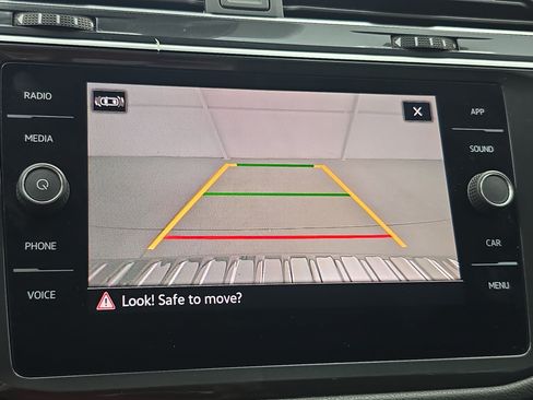 Certified 2023 Volkswagen Tiguan SE w/ Panoramic Sunroof Package AWD/4WD image 22