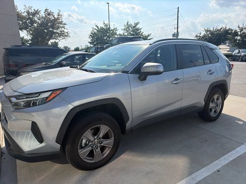Used 2025 Toyota RAV4 XLE AWD/4WD image 6