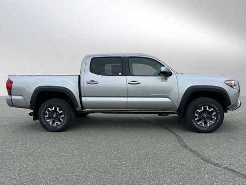 Used 2018 Toyota Tacoma SR image 2